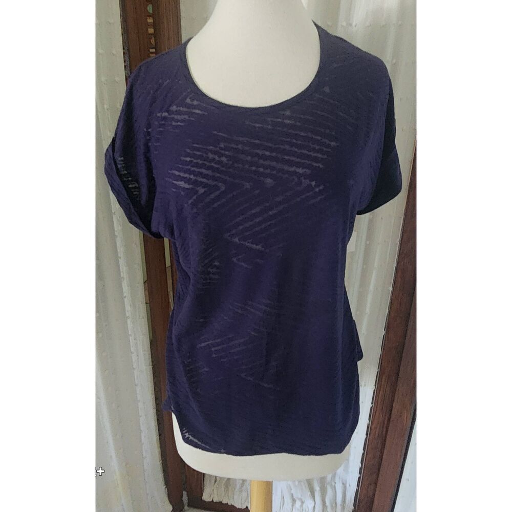 T44 Daisy Fuentes navy see thru lightweight knit top women's Large